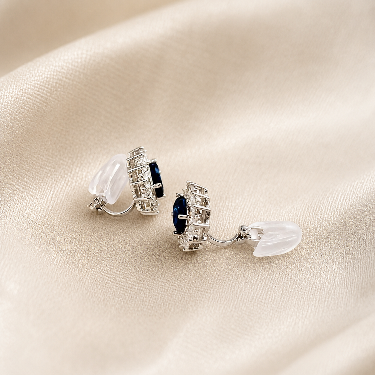 Boucles d'oreilles à clips ovales Mia CZ Something Blue