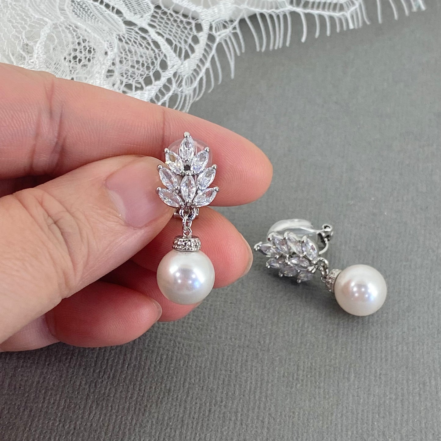 Boucles d'oreilles clips pendantes en perles Madeline Marquise