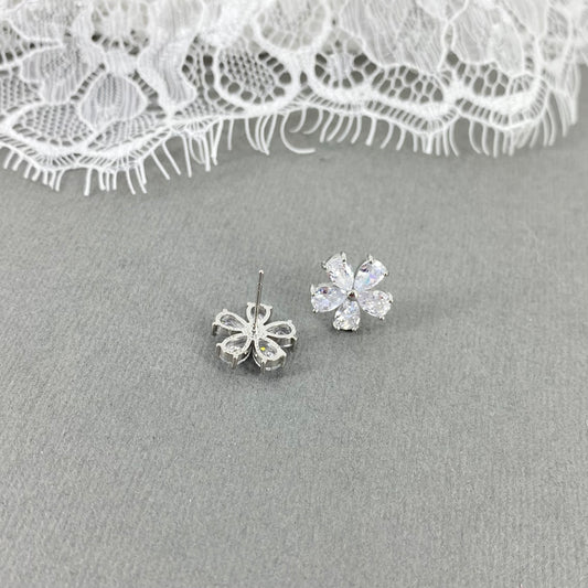 Boucles d'oreilles à tige avec petites fleurs Kaia CZ
