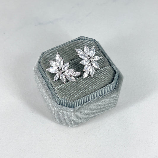 Boucles d'oreilles à tige en forme de fleur Katelina CZ