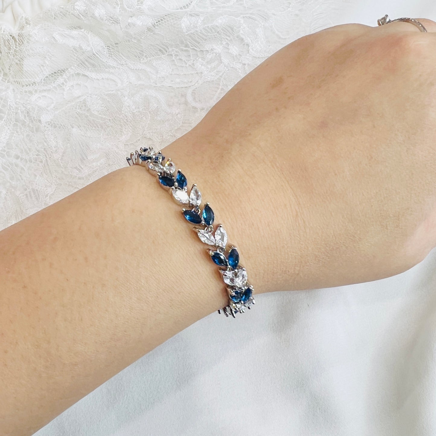 Bracelet en cristal bleu Dior CZ Leaf Something