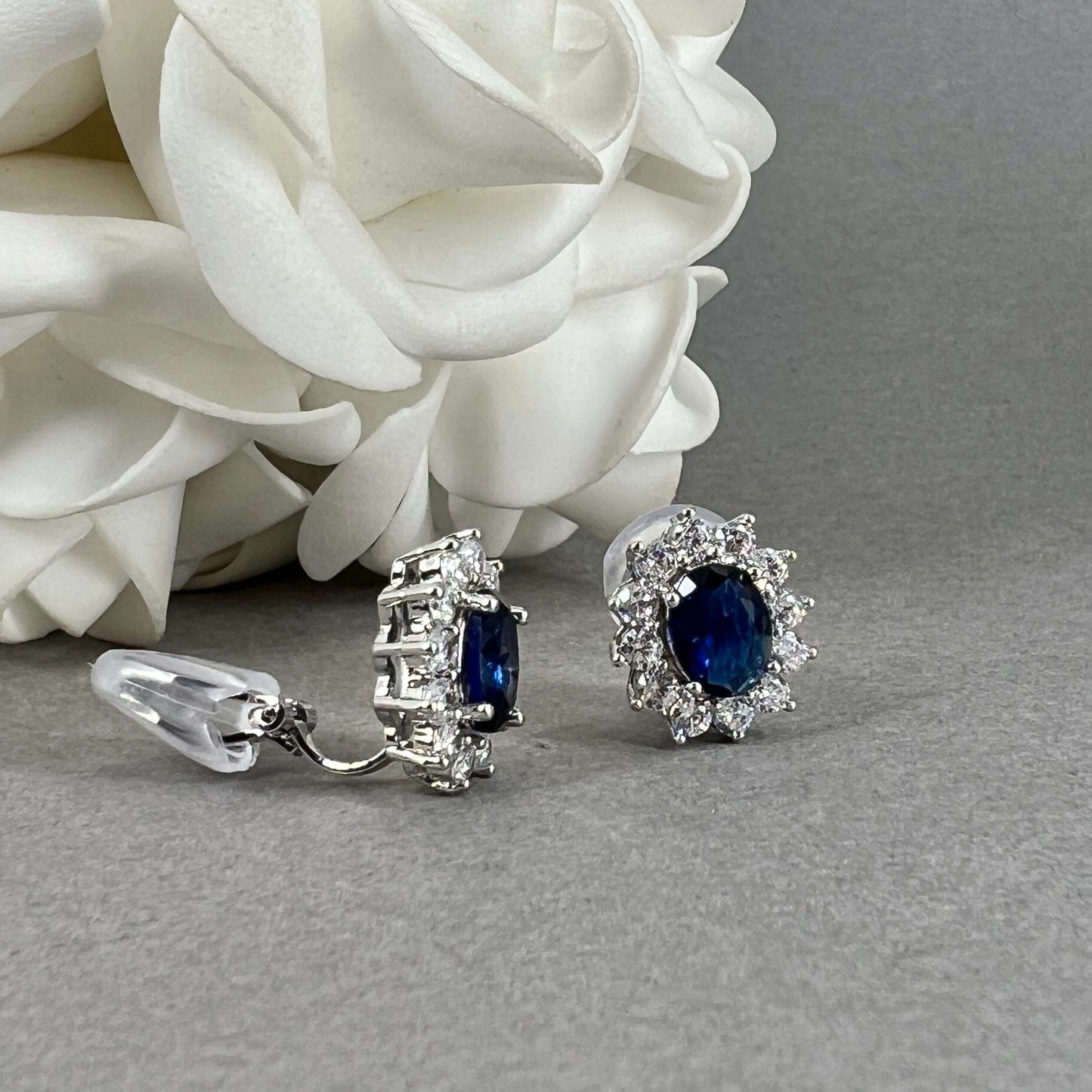 Boucles d'oreilles à clips ovales Mia CZ Something Blue