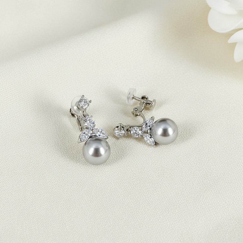 Boucles d'oreilles clips Miley CZ à fleurs et perles grises