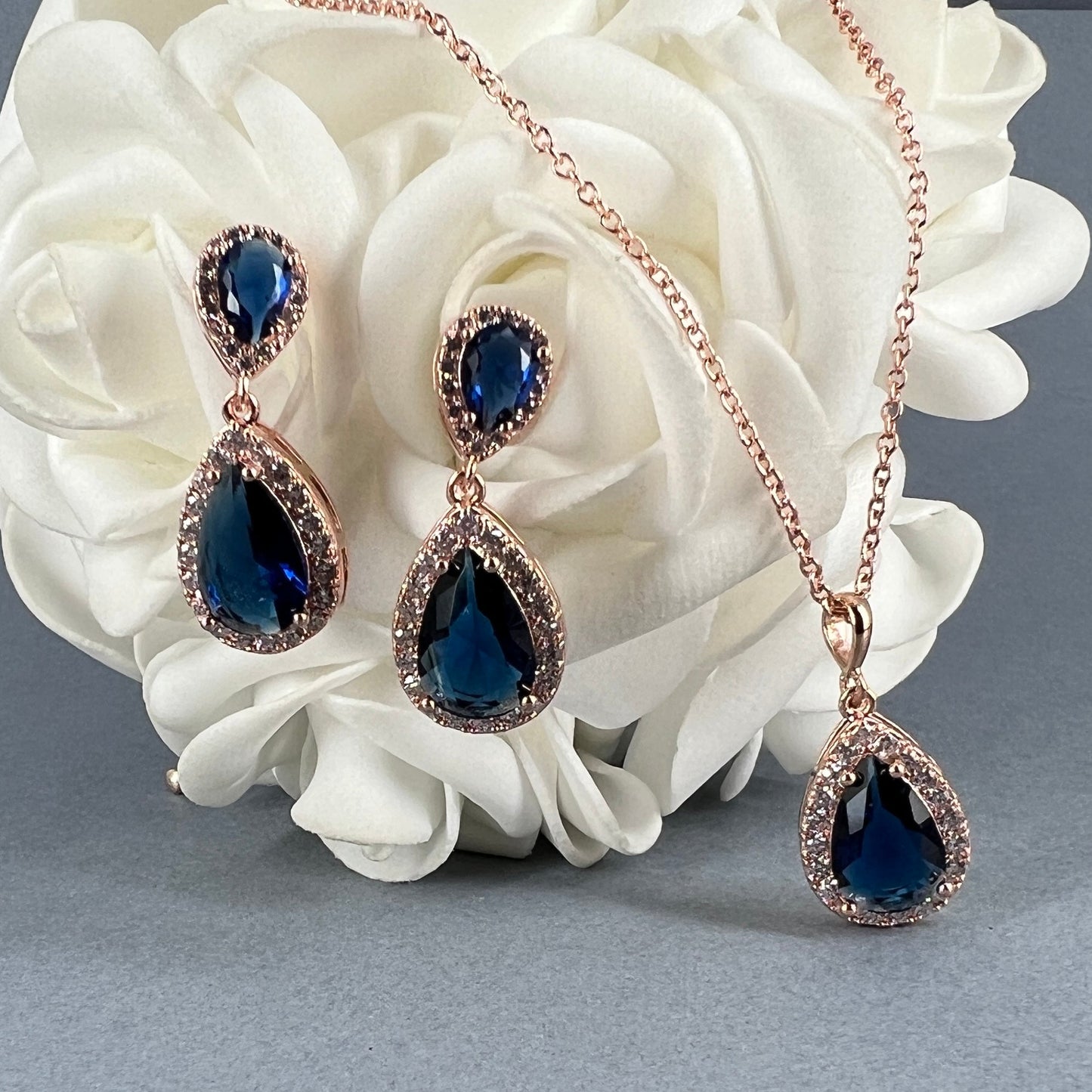 Ensemble de bijoux en saphir plaqué or 18 carats Tori 3 pièces CZ