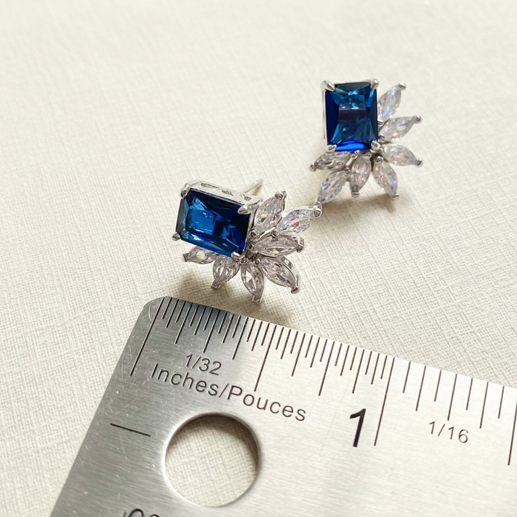 Boucles d'oreilles à tige Sabrina Something Blue CZ