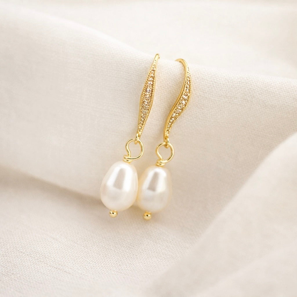 Boucles d'oreilles clips Mischa CZ feuille et perle blanche 