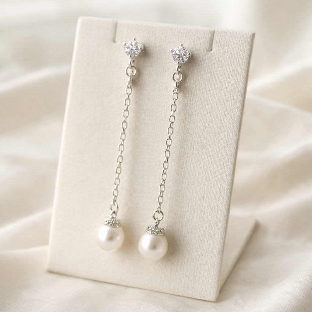 Boucles d'oreilles clips Macaylah plaqué or blanc avec perles linéaires 