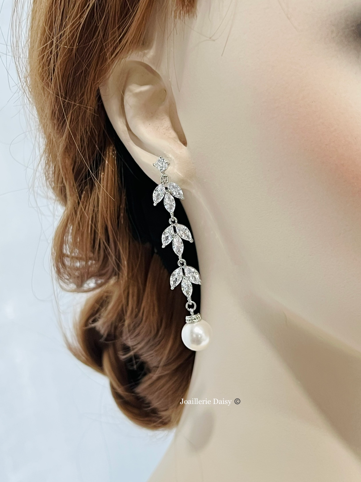 Boucles d'oreilles Adalyn CZ Leaf Long Drop 10 mm avec perles 