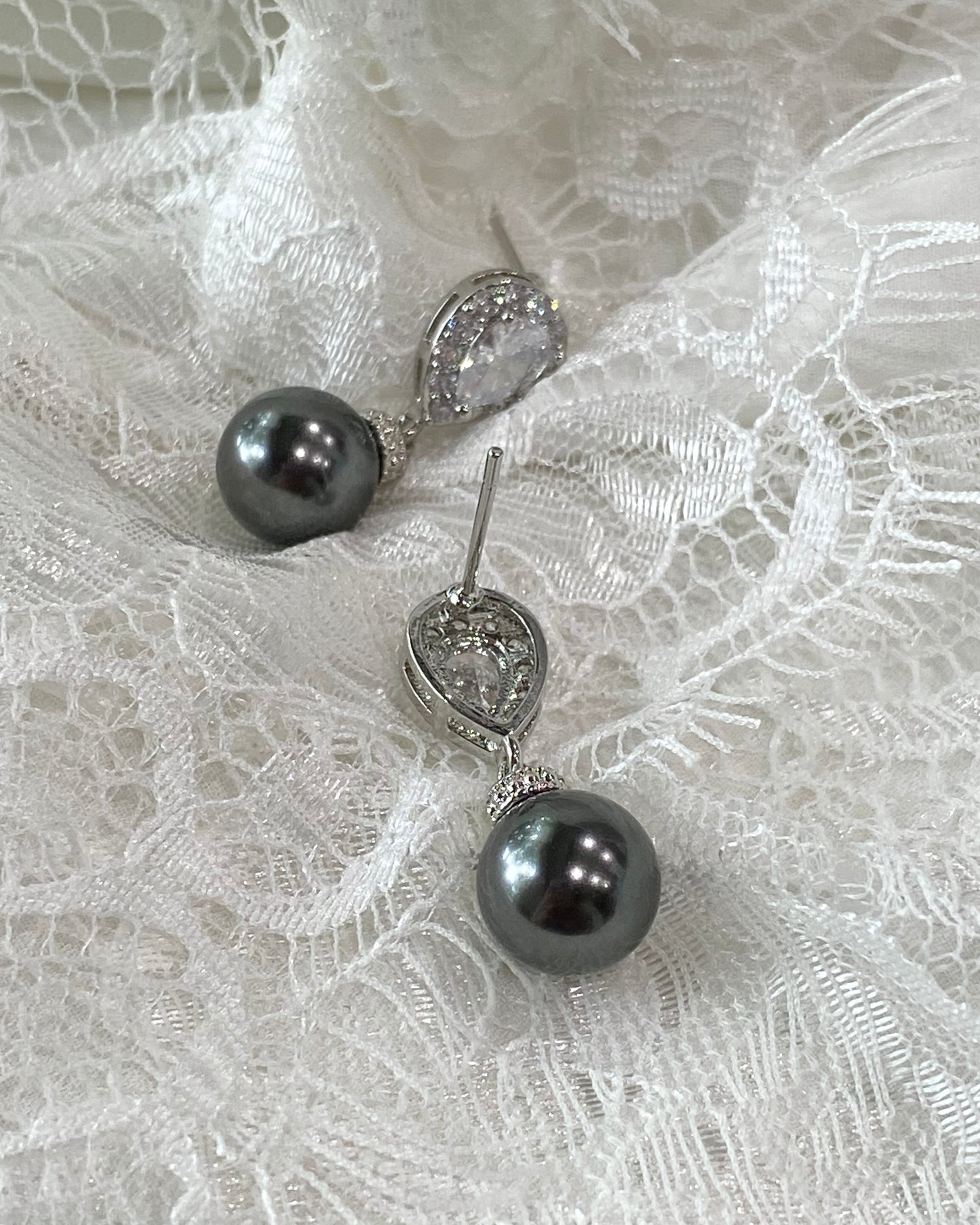 Livia Charcoal Pearl Necklace and Earrings Set