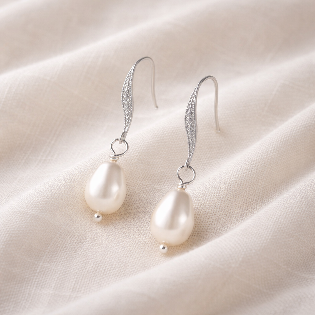 Boucles d'oreilles clips Mischa CZ feuille et perle blanche 