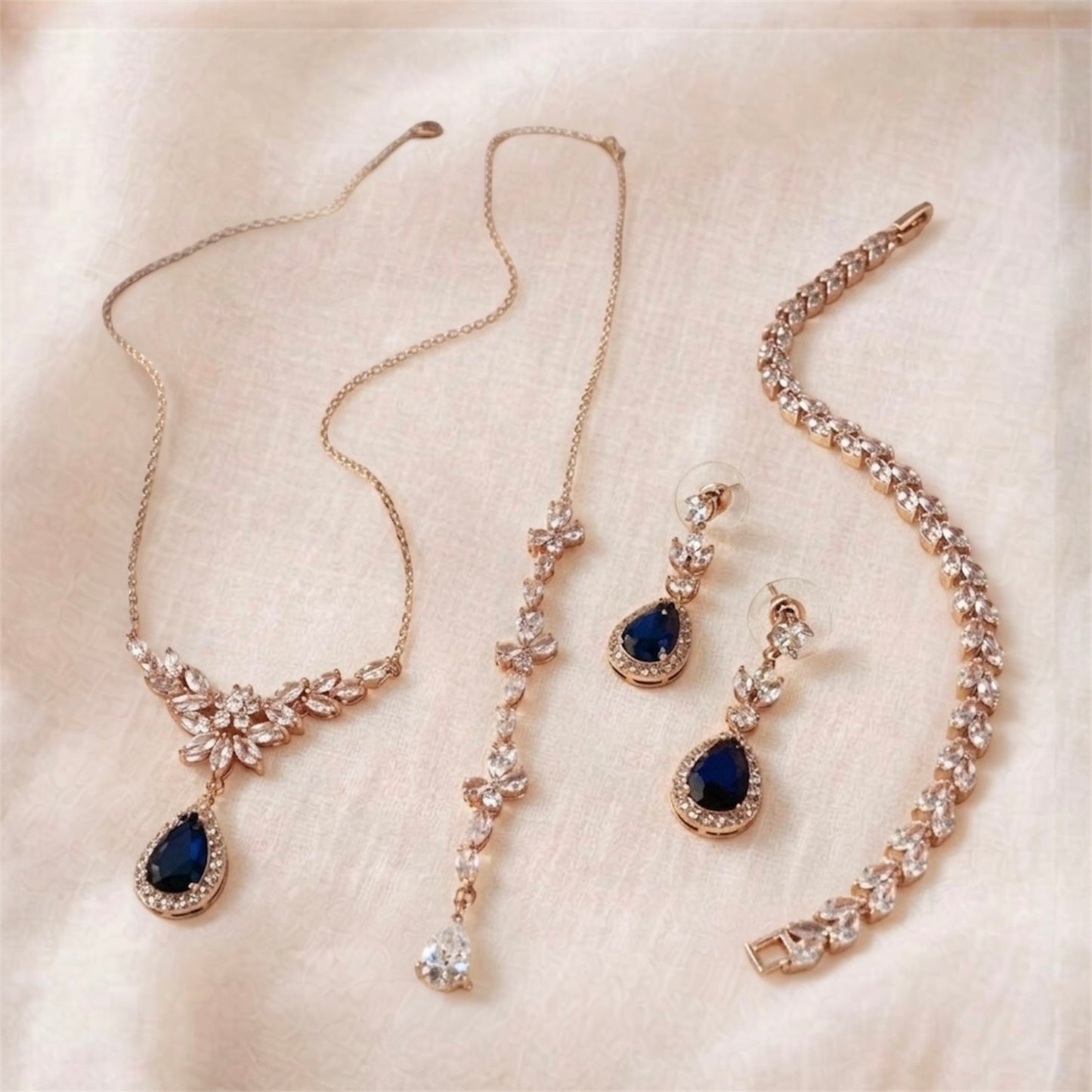 Ensemble collier et boucles d'oreilles Lucy 2 pièces CZ Vines 