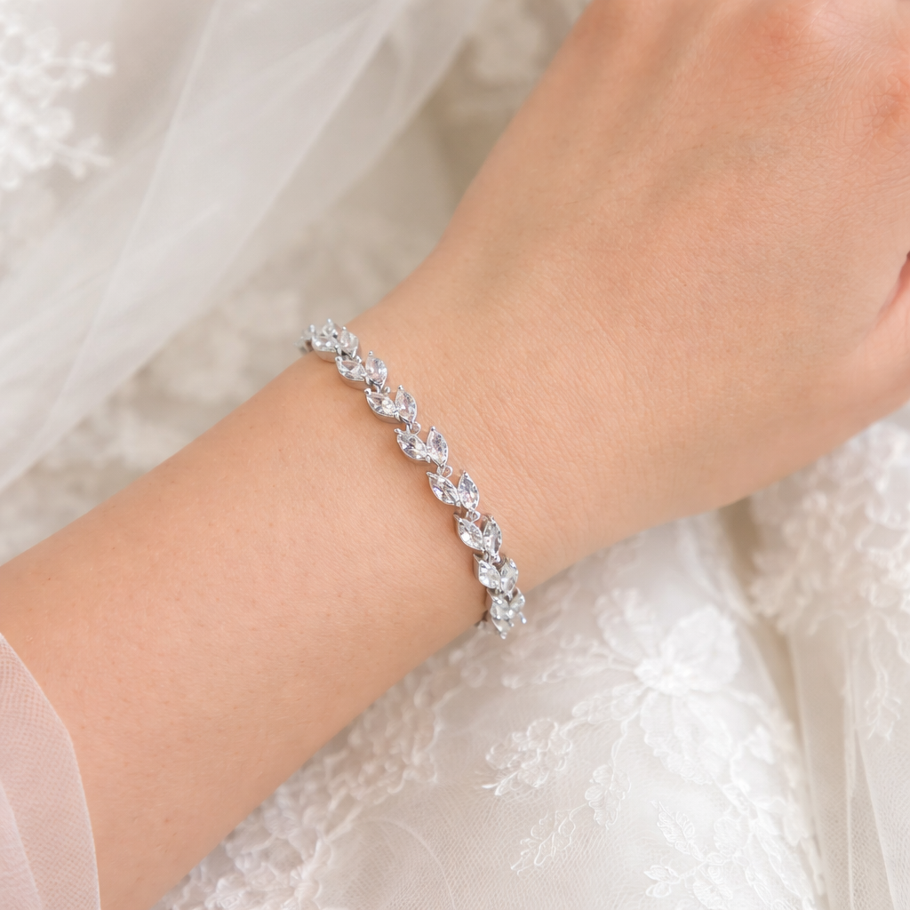 Bracelet réglable Caitlyn CZ feuille et perle 