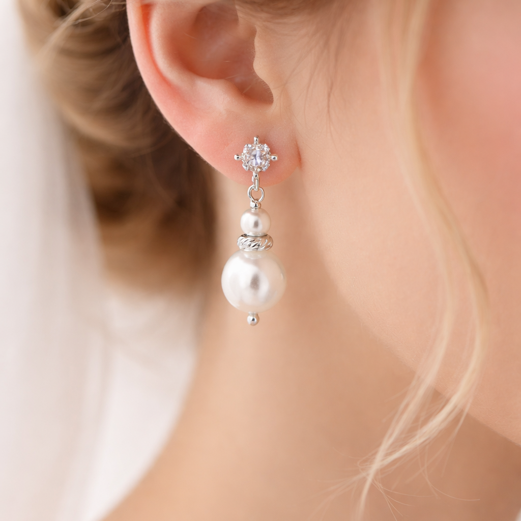 Boucles d'oreilles clips Mischa CZ feuille et perle blanche 