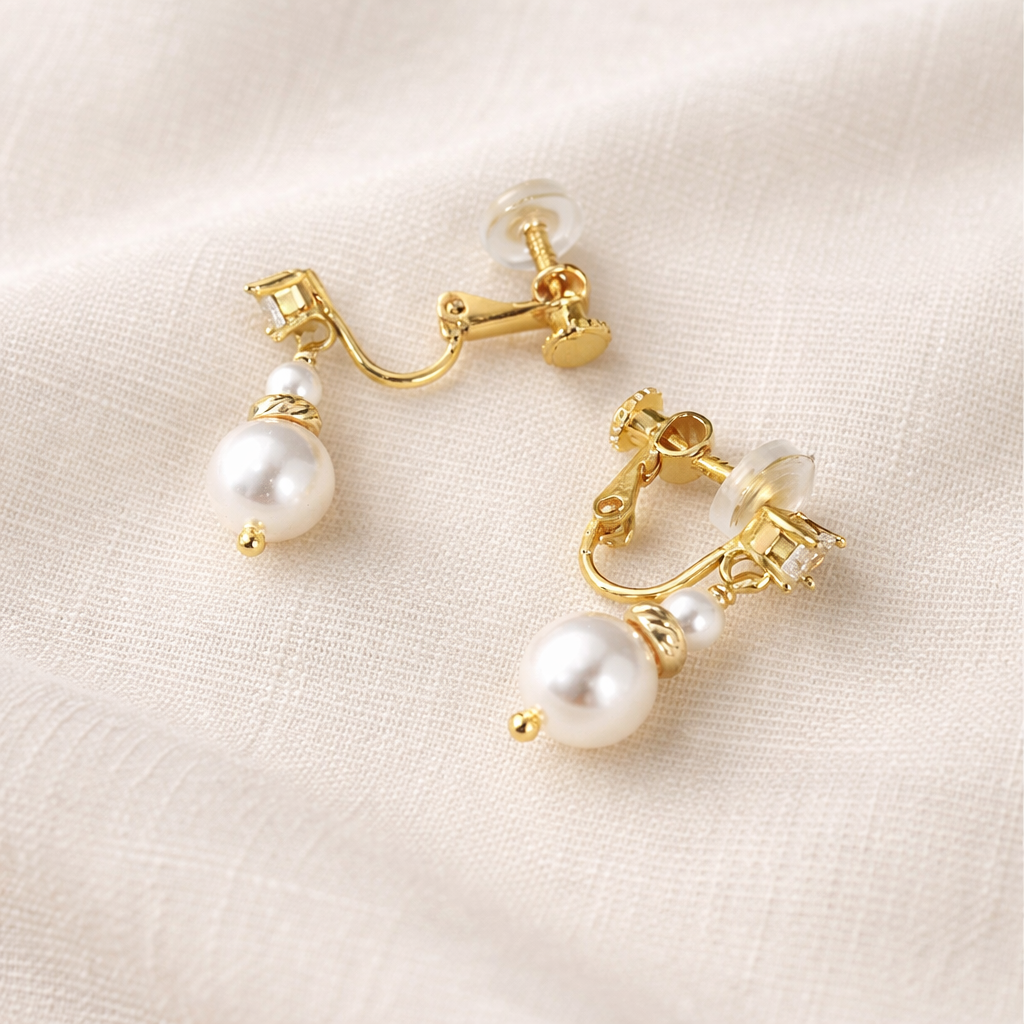 Boucles d'oreilles clips Mischa CZ feuille et perle blanche 