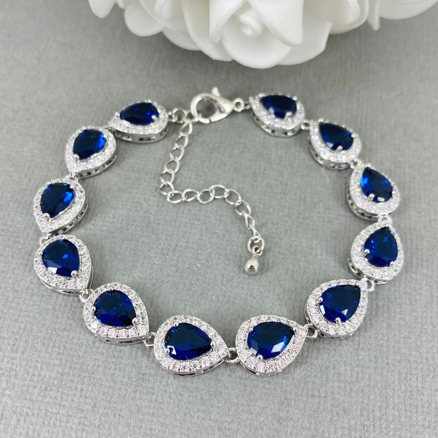 Cena CZ Bracelet en forme de larme bleu saphir plaqué or 18 carats 