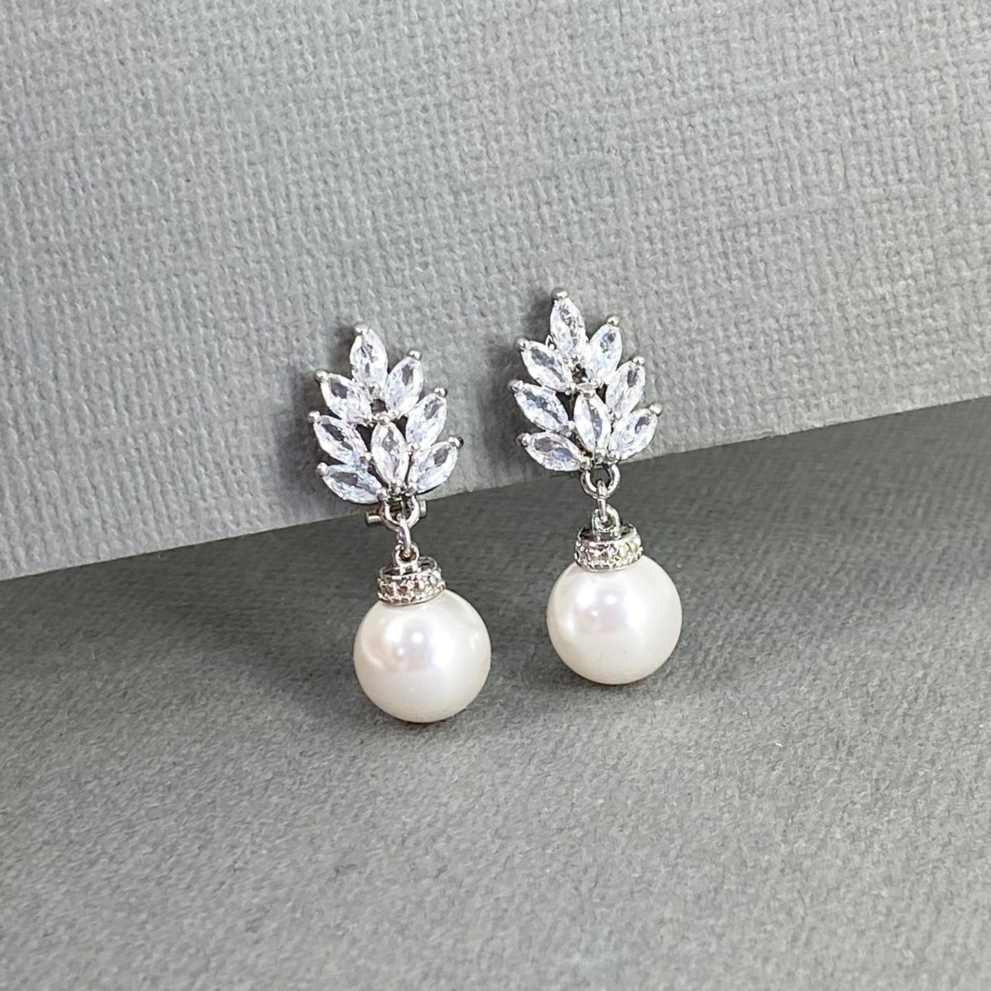 Boucles d'oreilles clips pendantes en perles Madeline Marquise 