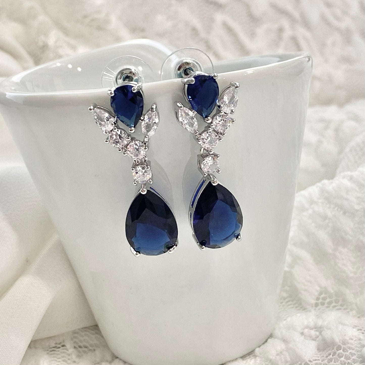 Boucles d'oreilles florales Saber Something Blue CZ 