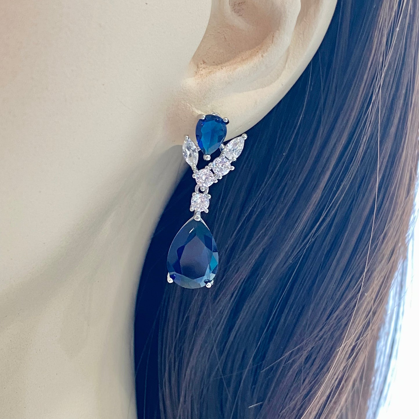 Boucles d'oreilles florales Saber Something Blue CZ 