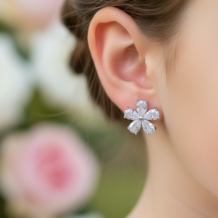 Boucles d'oreilles à tige avec petites fleurs Kaia CZ 