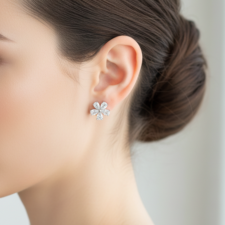 Boucles d'oreilles à tige avec petites fleurs Kaia CZ 