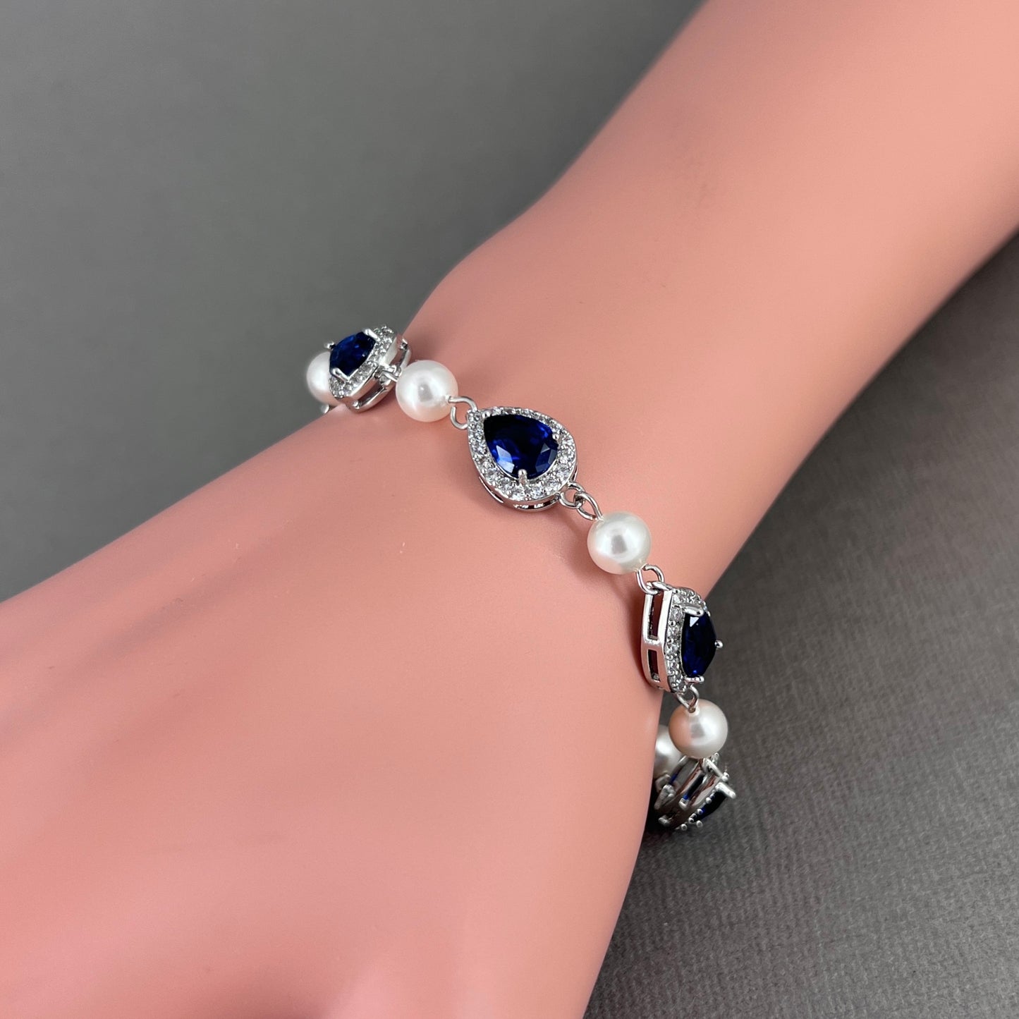 Bracelet en forme de larme bleu saphir plaqué or blanc Coco CZ