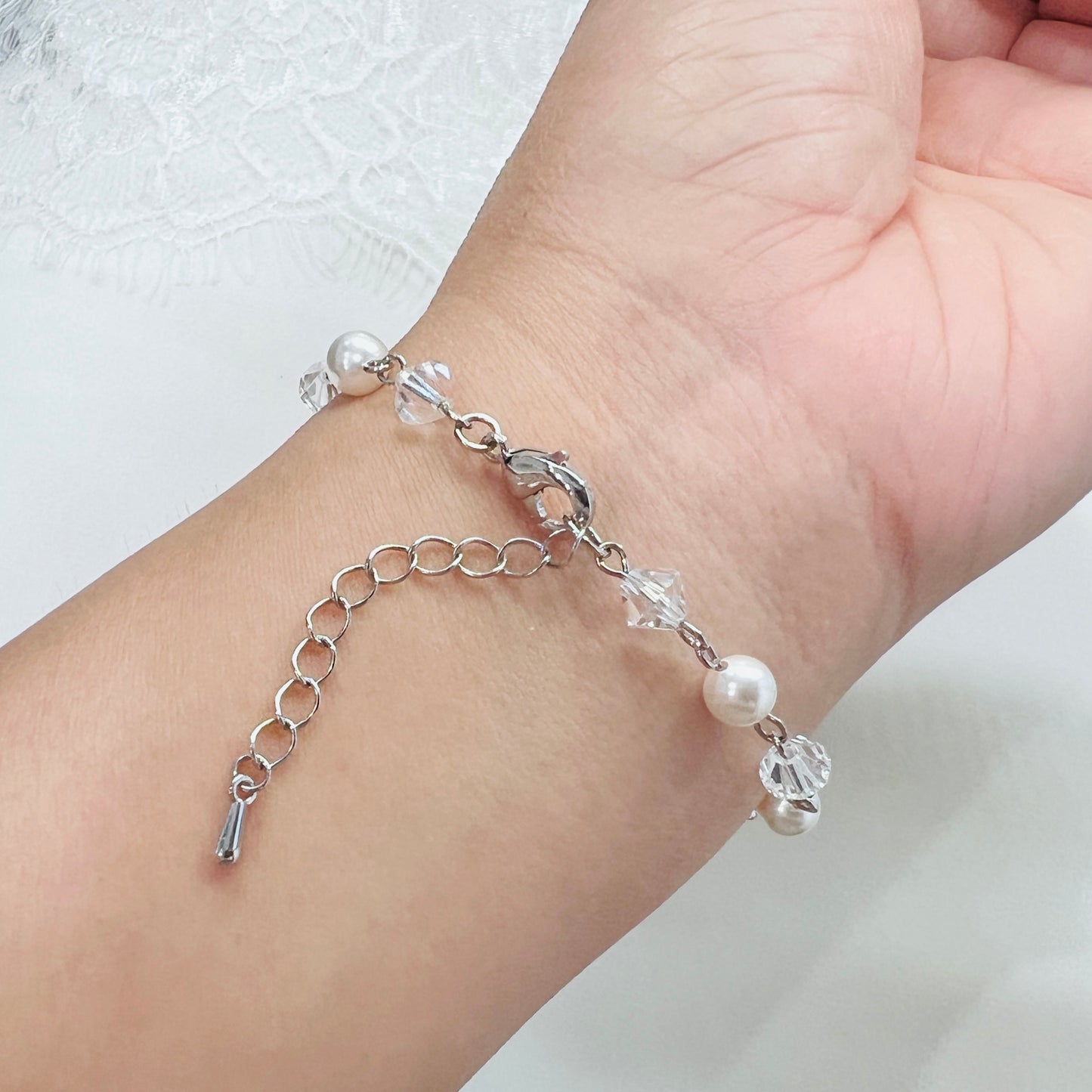 Bracelet réglable Caitlyn CZ feuille et perle 