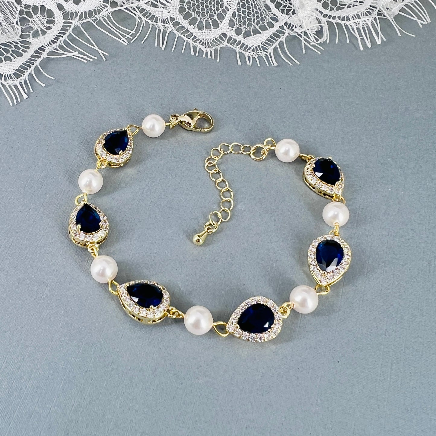 Bracelet en forme de larme bleu saphir plaqué or blanc Coco CZ