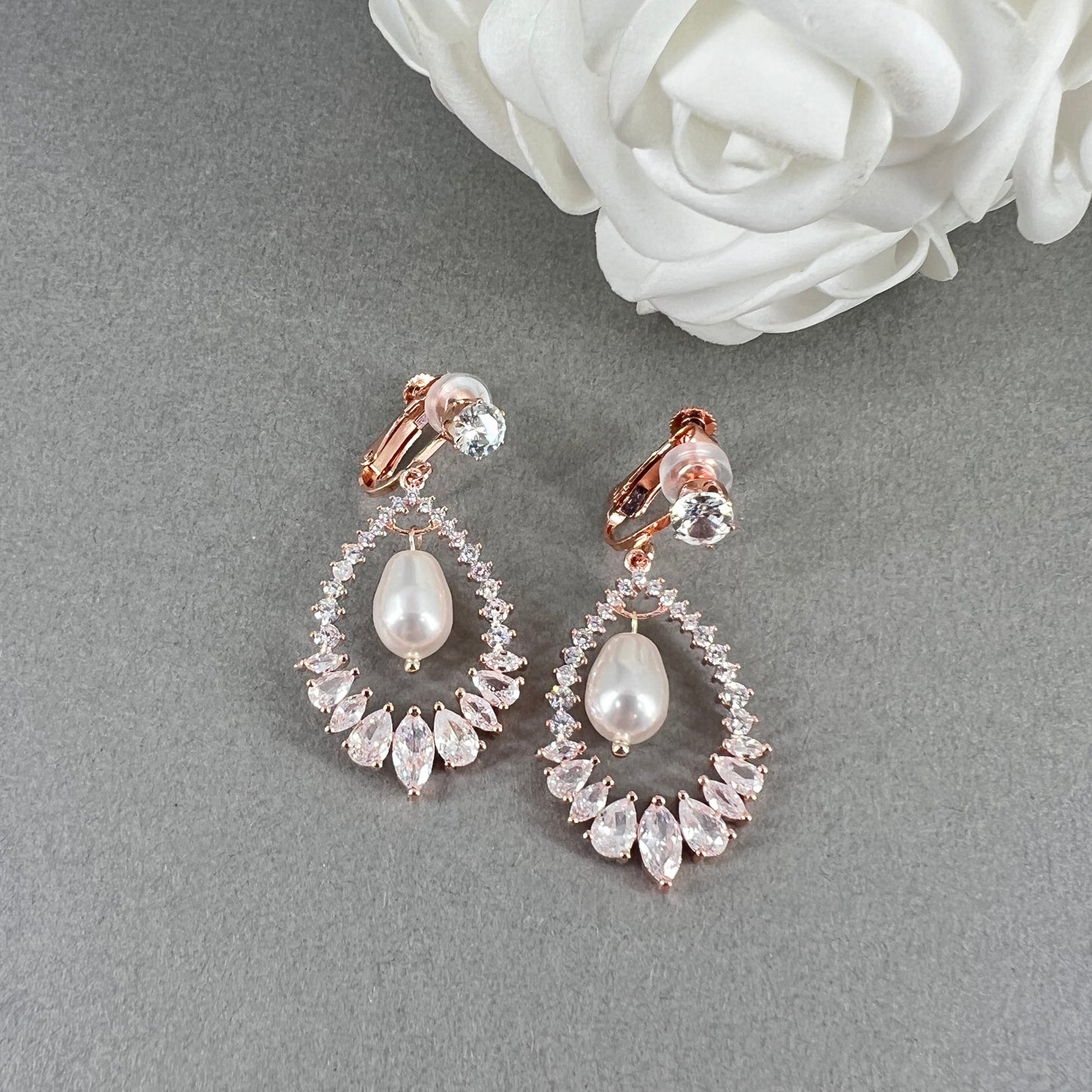 Boucles d'oreilles clips Madix CZ ovales et perles 