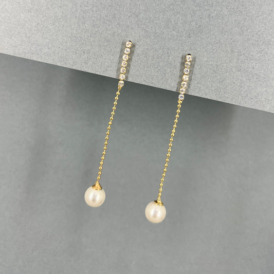 Aceline CZ Boucles d'oreilles pendantes avec perles linéaires plaquées or 18 carats 