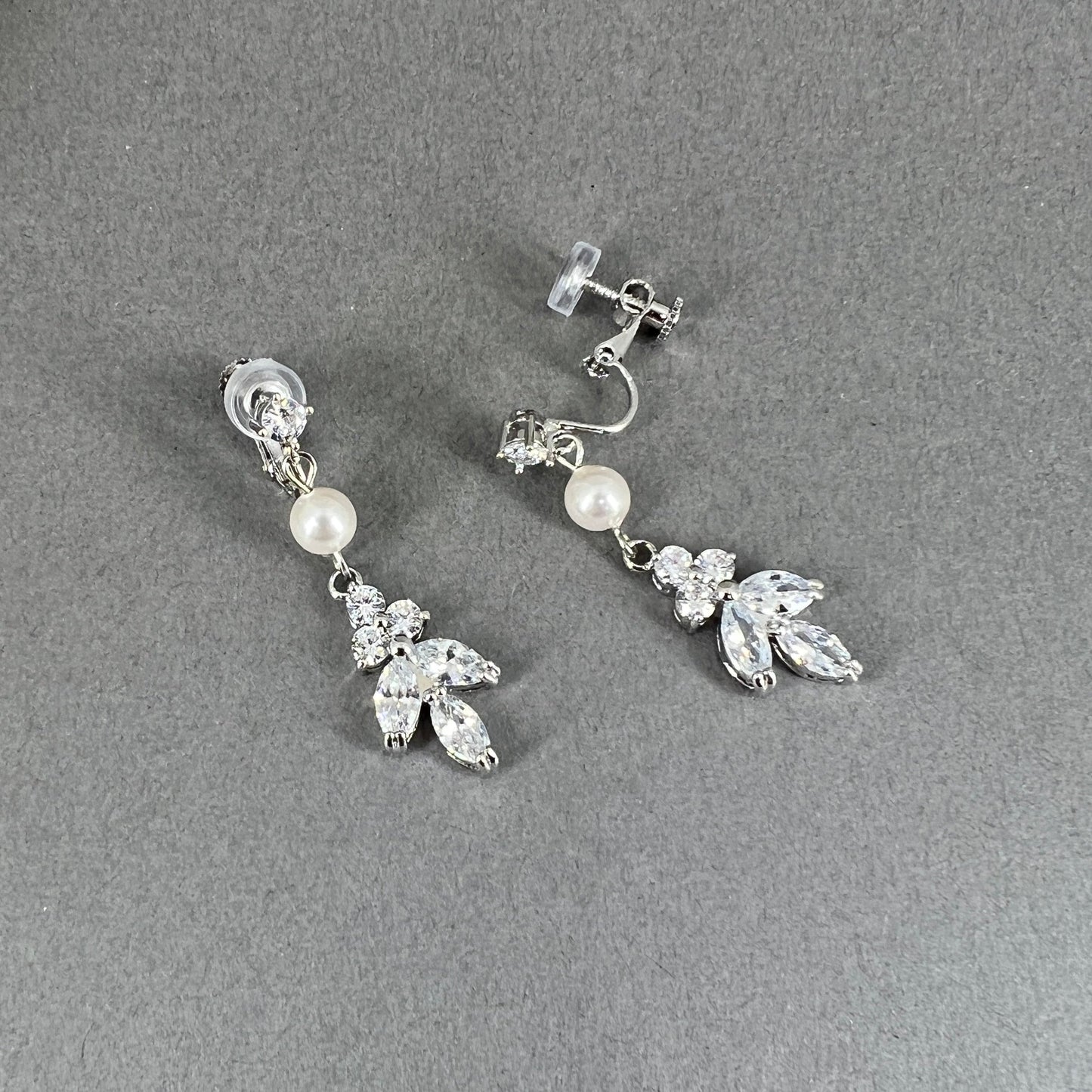 Lila 2pcs CZ feuille et collier de perles blanches et boucles d'oreilles à clipser 