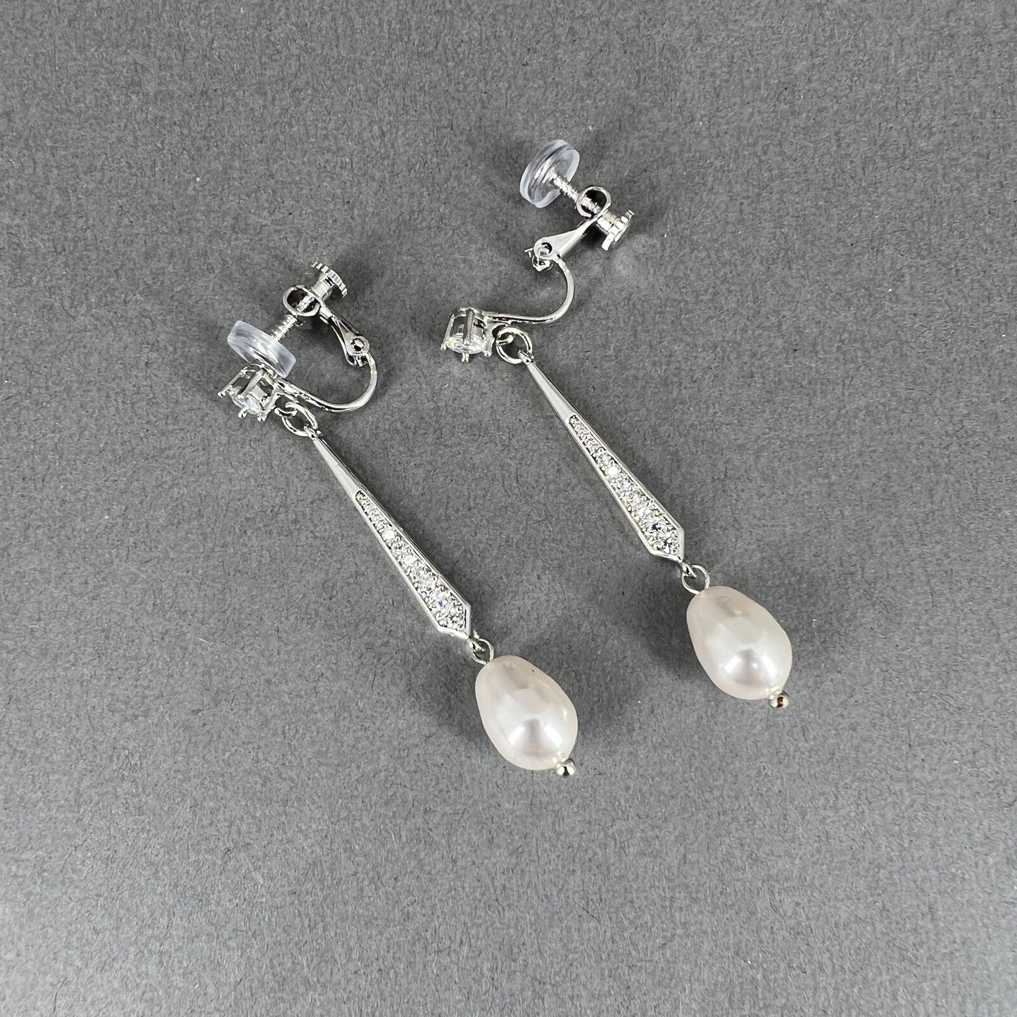 Boucles d'oreilles à clips en perles blanches style vintage Milla 