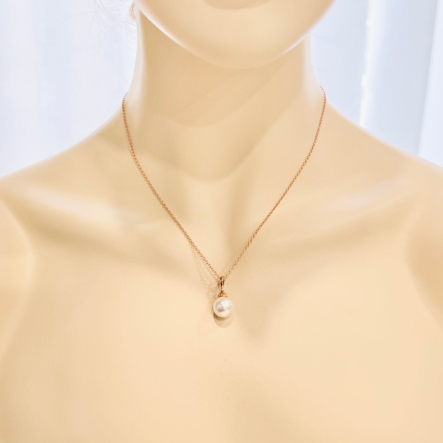 Collier Priscilla Simple avec toile de fond en perles de 10 mm 