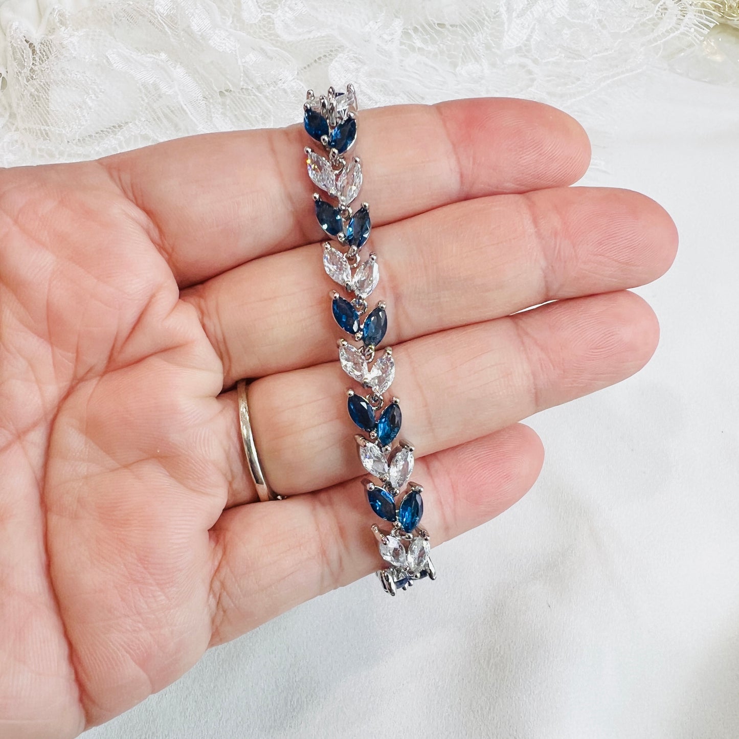 Bracelet en cristal bleu Dior CZ Leaf Something 