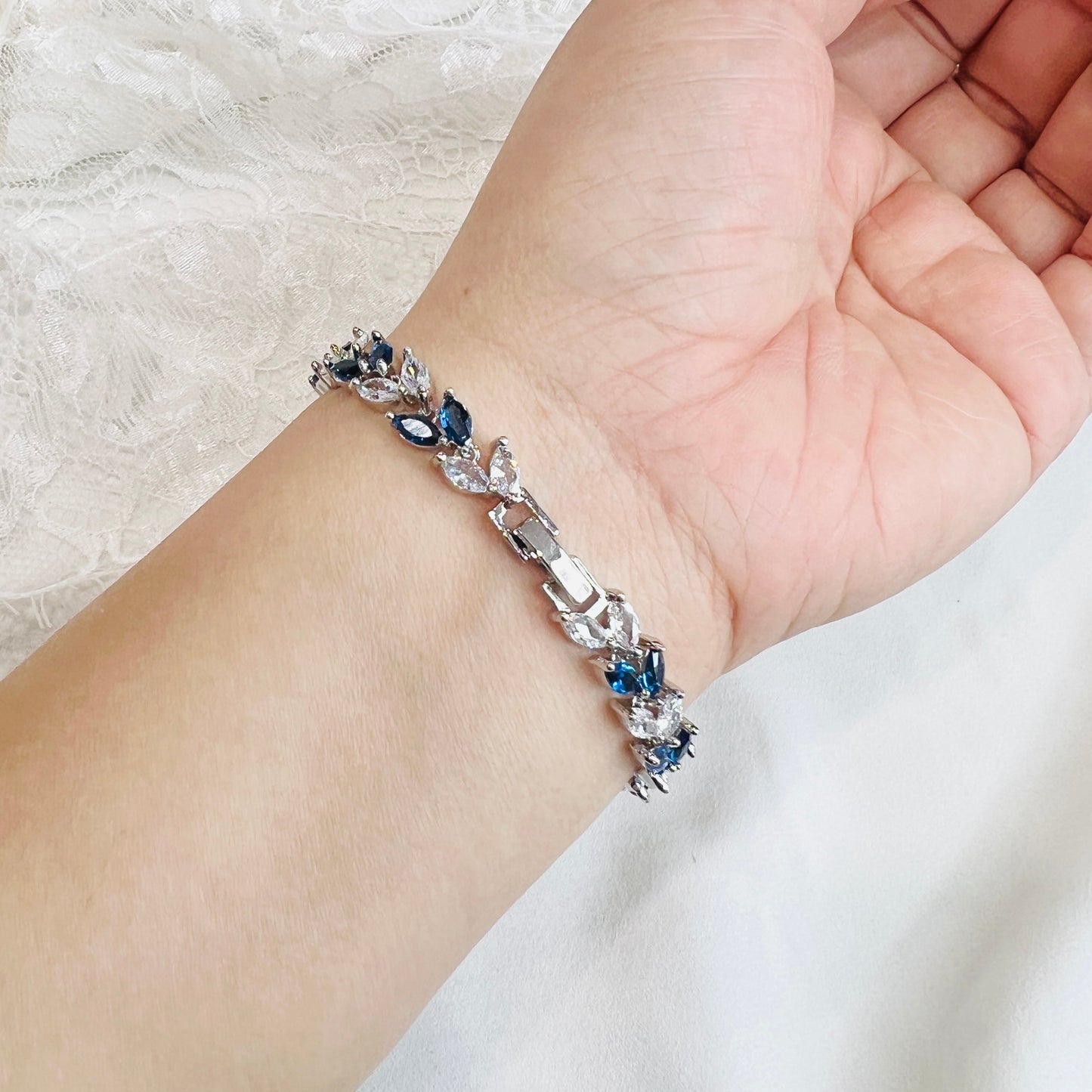 Bracelet en cristal bleu Dior CZ Leaf Something 