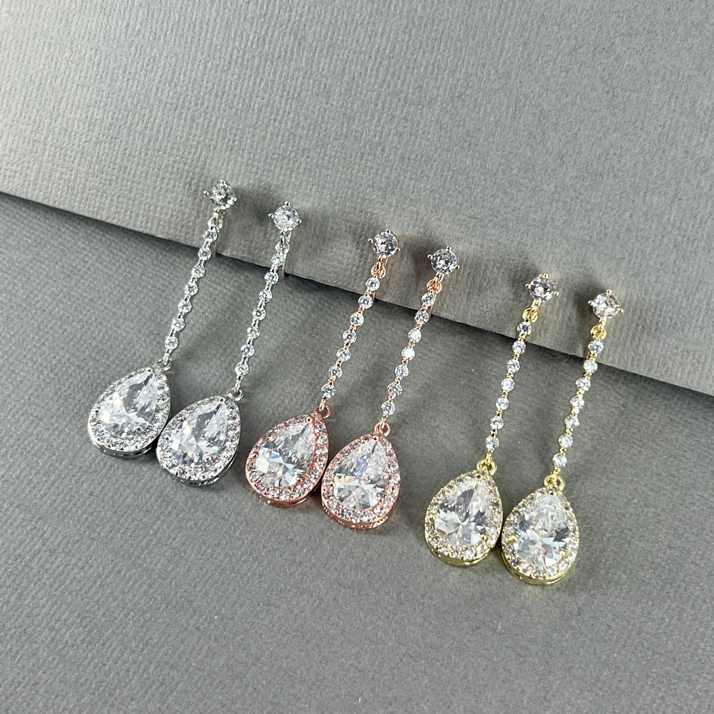 Boucles d'oreilles à clips longues en forme de larme Murry CZ 