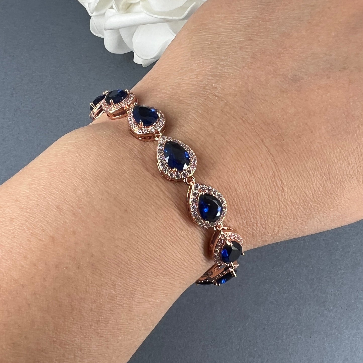 Cena CZ Bracelet en forme de larme bleu saphir plaqué or 18 carats 