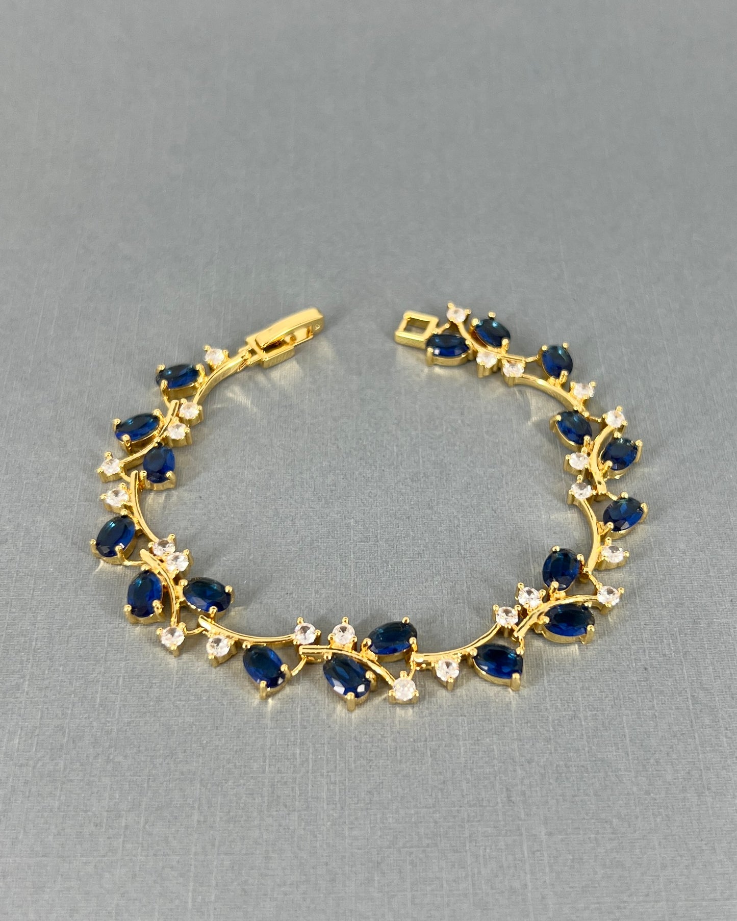 Cena CZ Bracelet en forme de larme bleu saphir plaqué or 18 carats 