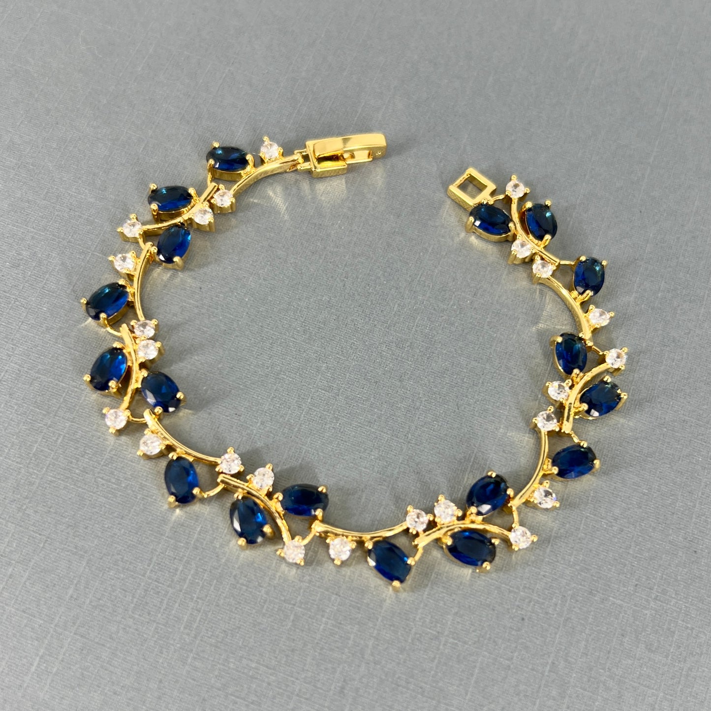 Cena CZ Bracelet en forme de larme bleu saphir plaqué or 18 carats 