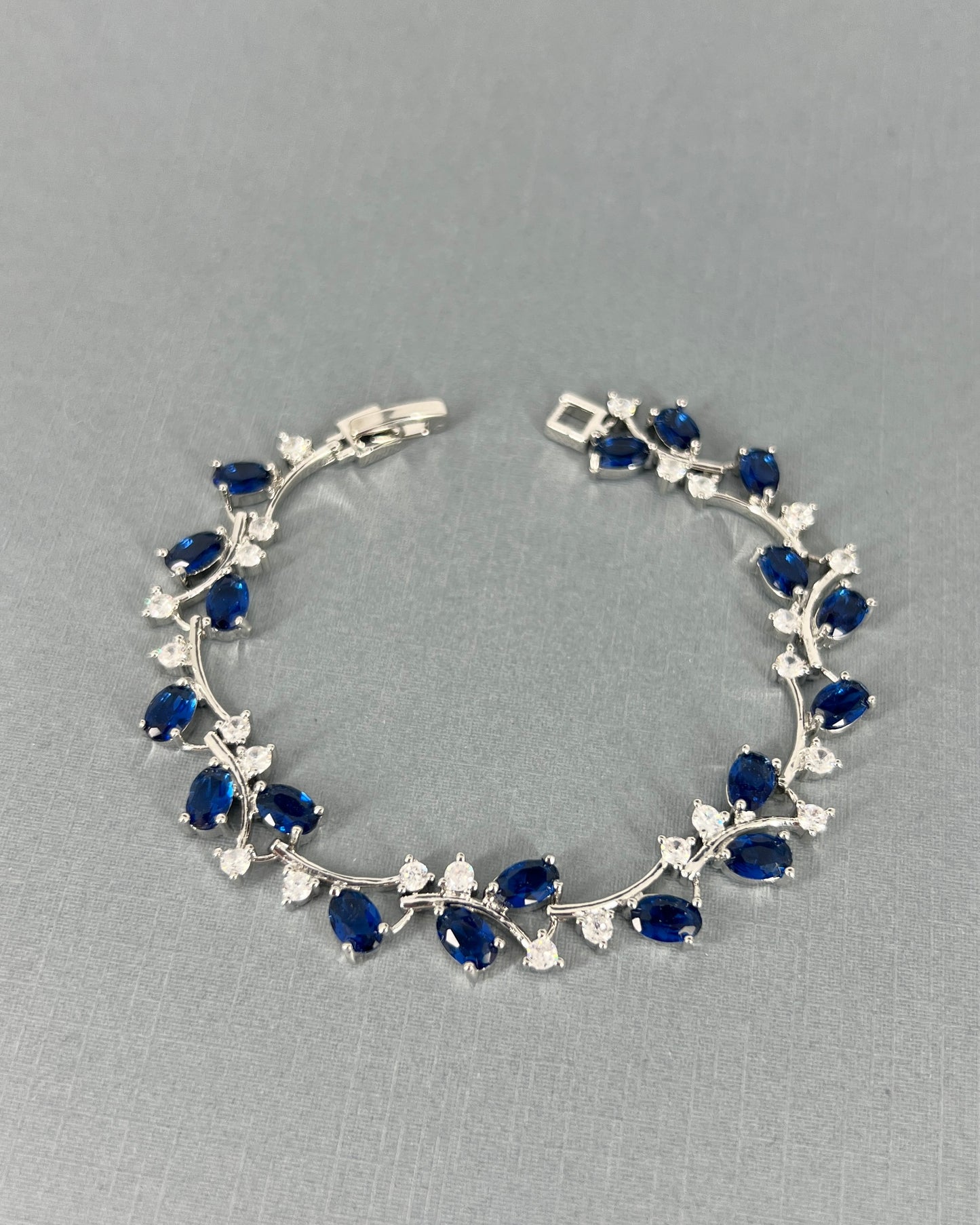 Cena CZ Bracelet en forme de larme bleu saphir plaqué or 18 carats 