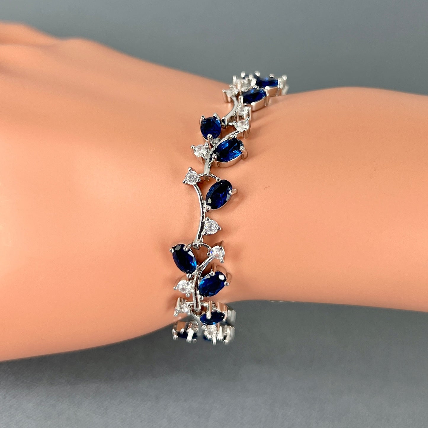 Cena CZ Bracelet en forme de larme bleu saphir plaqué or 18 carats 