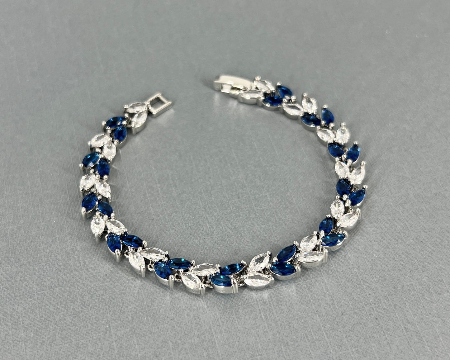 Bracelet en cristal bleu Dior CZ Leaf Something 