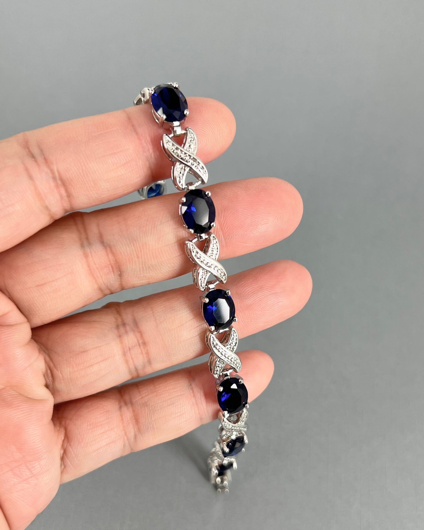 Cena CZ Bracelet en forme de larme bleu saphir plaqué or 18 carats 