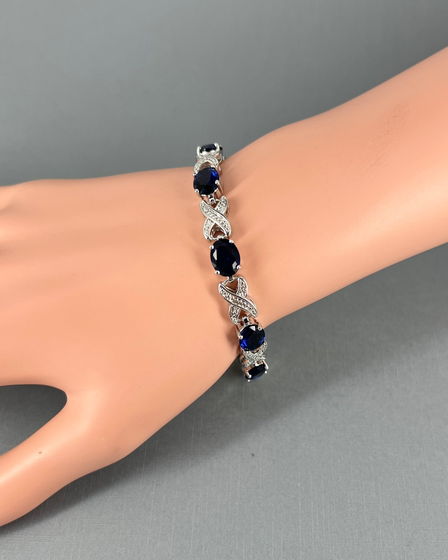 Cena CZ Bracelet en forme de larme bleu saphir plaqué or 18 carats 