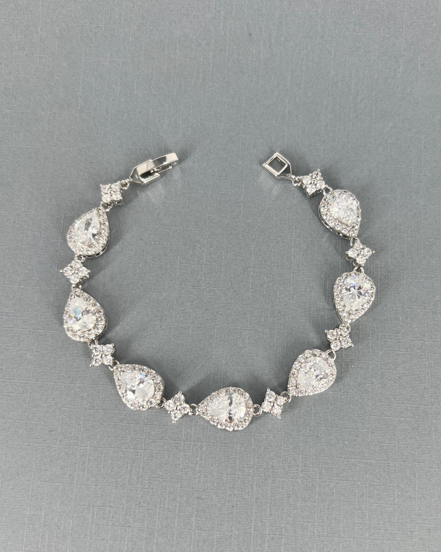 Bracelet tennis Cathy CZ marquise et perles 