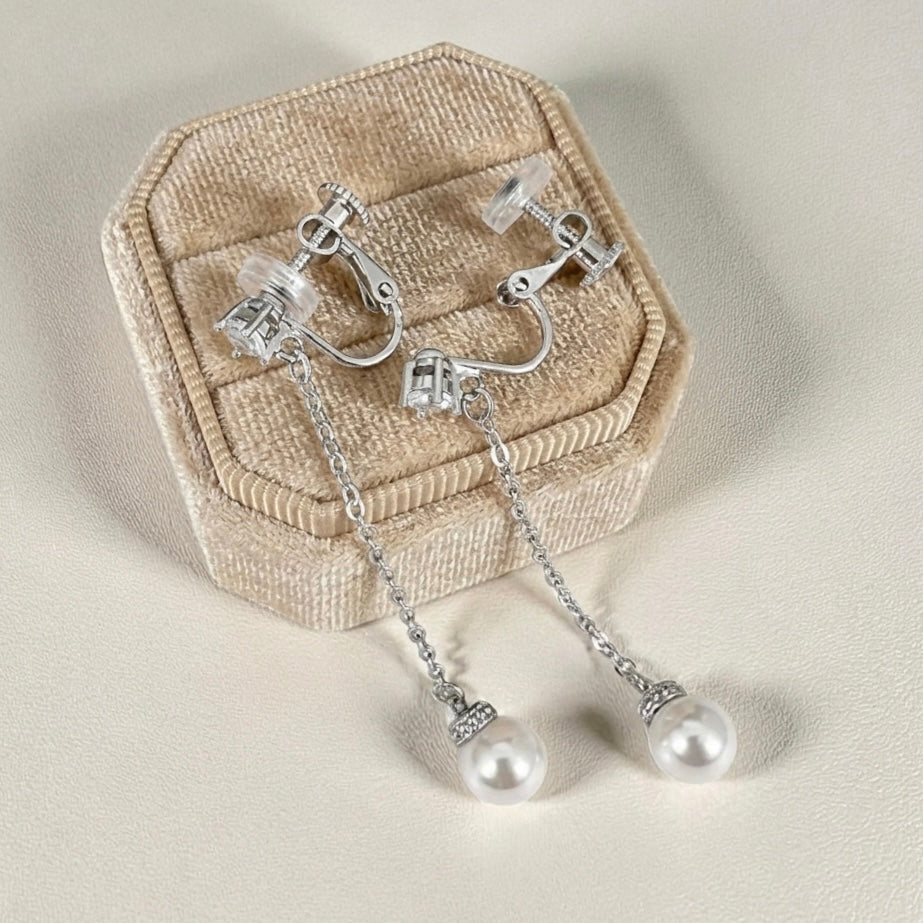 Boucles d'oreilles clips Macaylah plaqué or blanc avec perles linéaires 