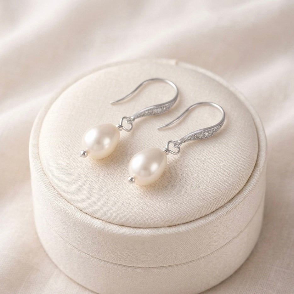 Boucles d'oreilles clips Mischa CZ feuille et perle blanche 