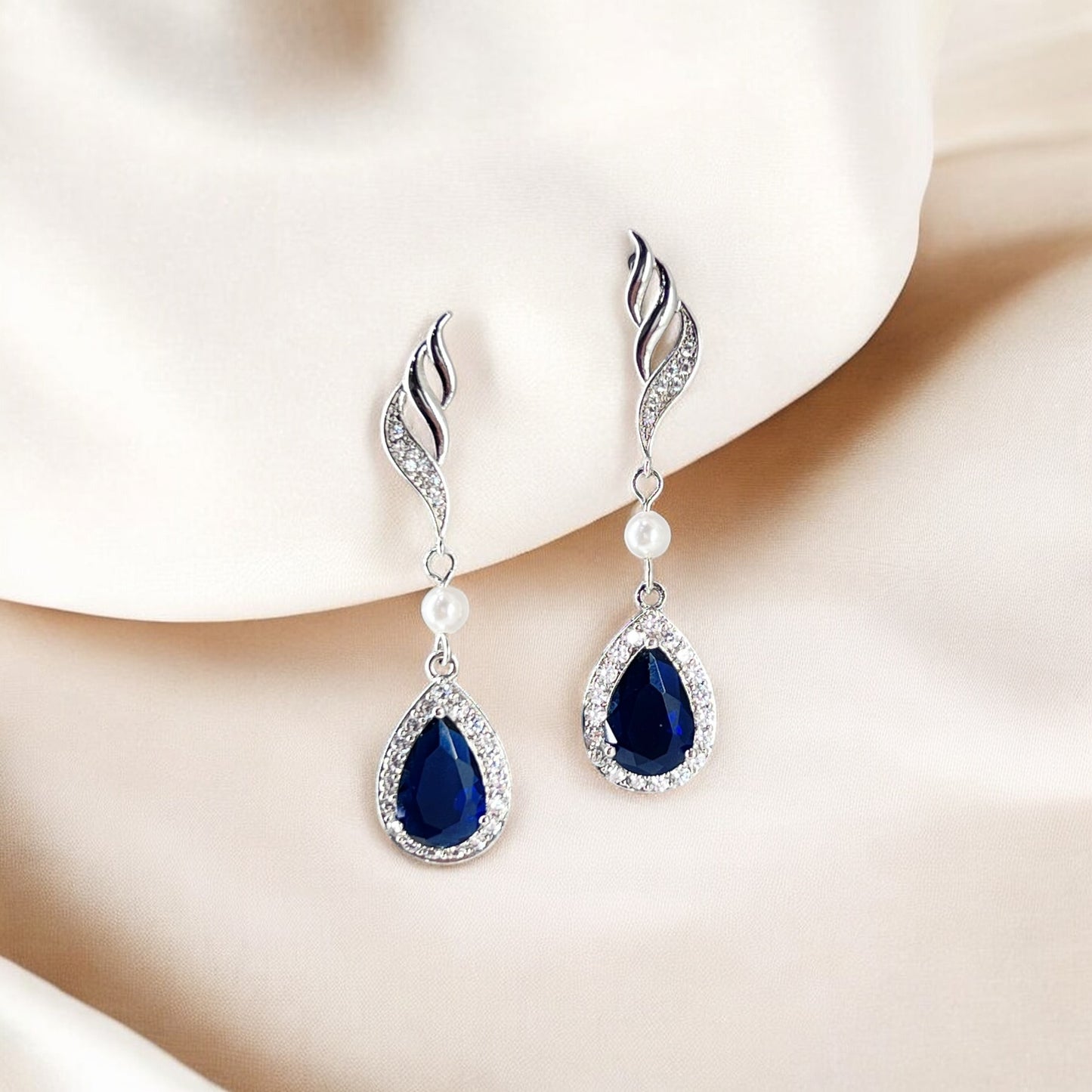 Boucles d'oreilles Adalyn CZ Leaf Long Drop 10 mm avec perles 