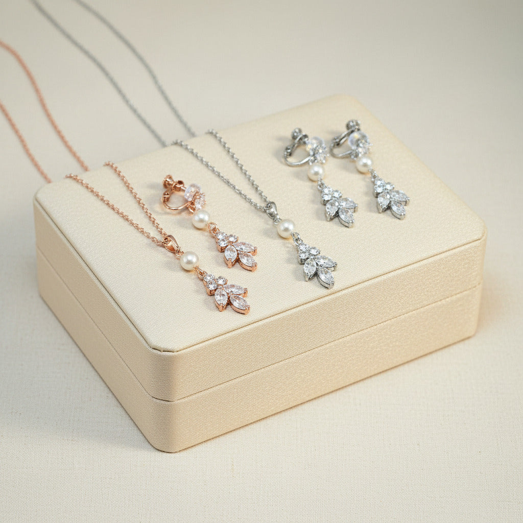 Ensemble collier et boucles d'oreilles en feuilles et perles CZ Lana 2 pièces 