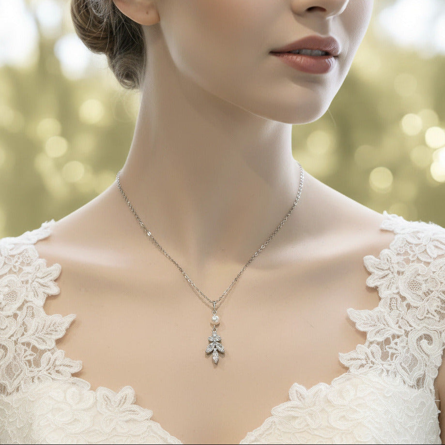 Ensemble collier et boucles d'oreilles en feuilles et perles CZ Lana 2 pièces 